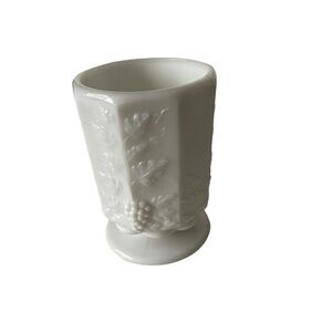 Milk Glass Tumber marked Westmoreland Grapes and leaves, vintage